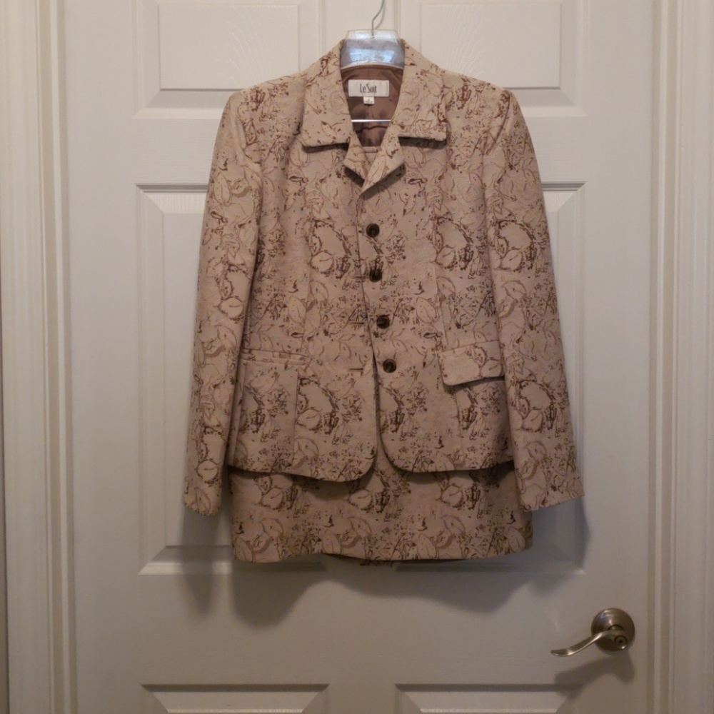La Suit Skirt Suit